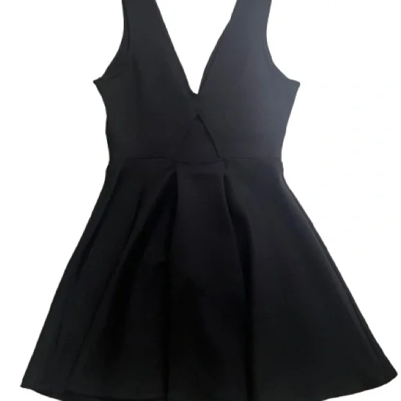 Forever 21 Black Plunge Dress with Keyhole Back Cutout - Picture 2 of 6